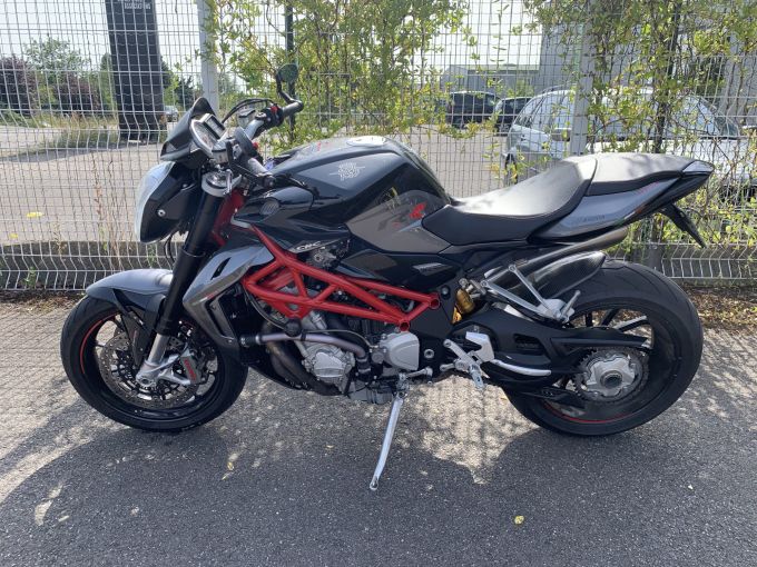 MV AGUSTA BRUTALE 1090 RR 4