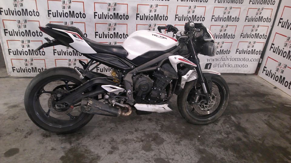 TRIUMPH Street Triple 660 4