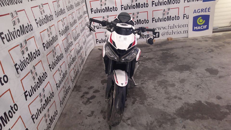 TRIUMPH Street Triple 660 4
