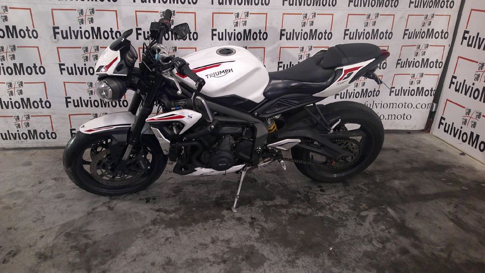 TRIUMPH Street Triple 660 4