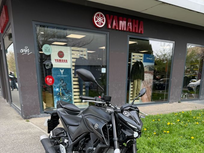 YAMAHA MT-03 4
