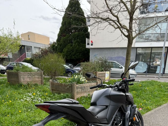 YAMAHA MT-03 4