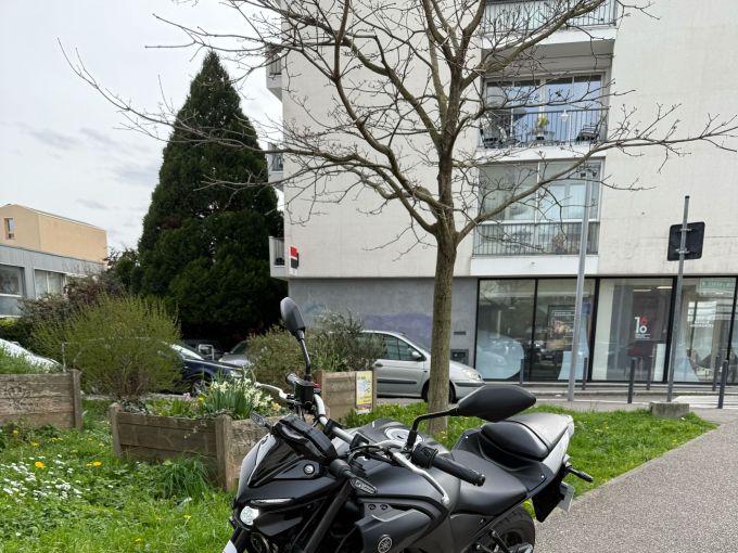 YAMAHA MT-03 4