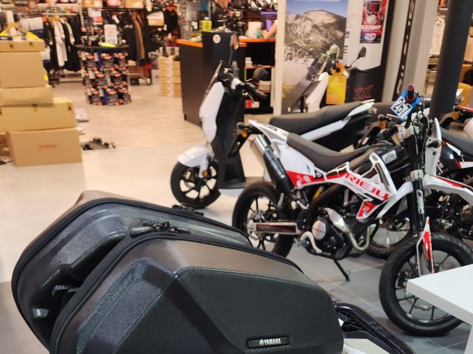 YAMAHA NIKEN 850 GT 4