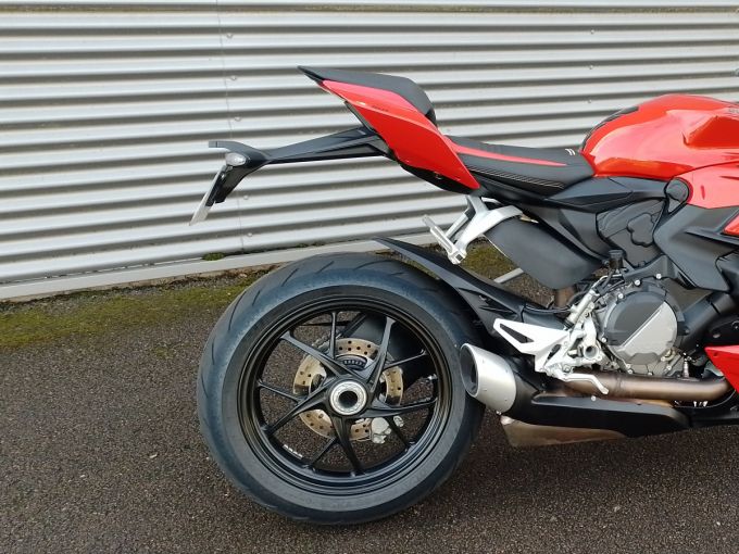 DUCATI STREETFIGHTER V2 4