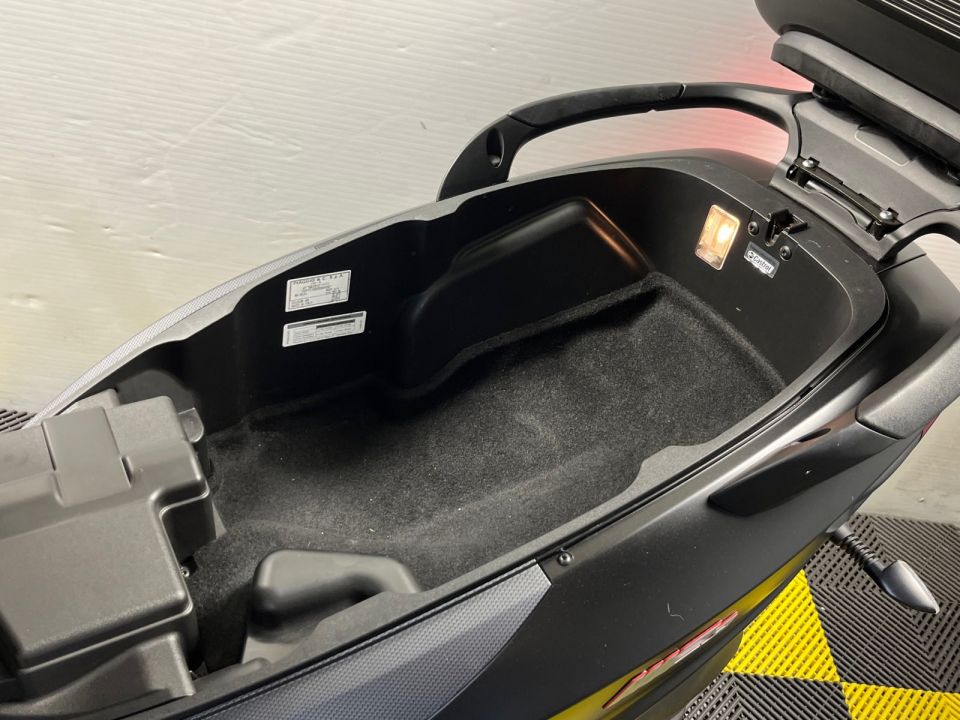 PIAGGIO MP3 400 HPE SPORT ABS ASR 4