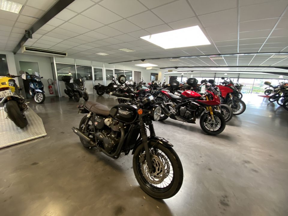 TRIUMPH Bonneville T120 Black 4