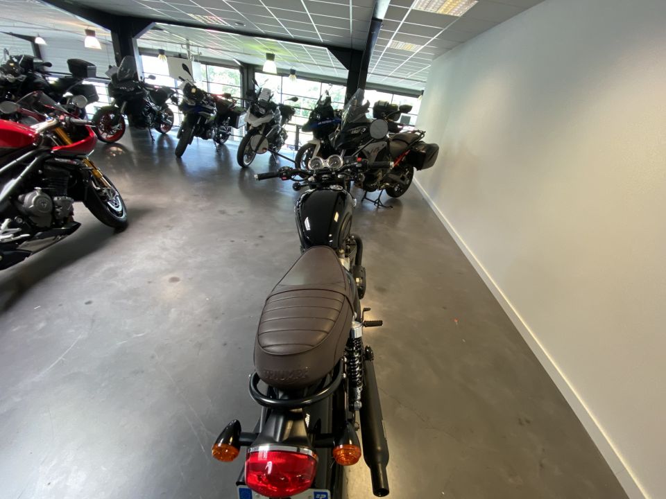 TRIUMPH Bonneville T120 Black 4