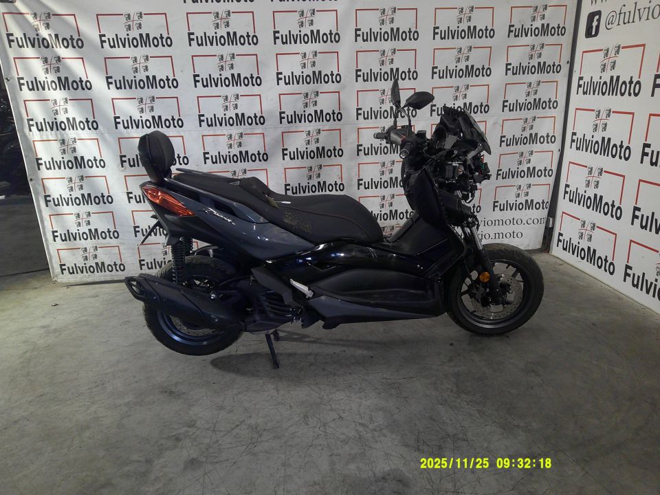 YAMAHA X-MAX 125 4