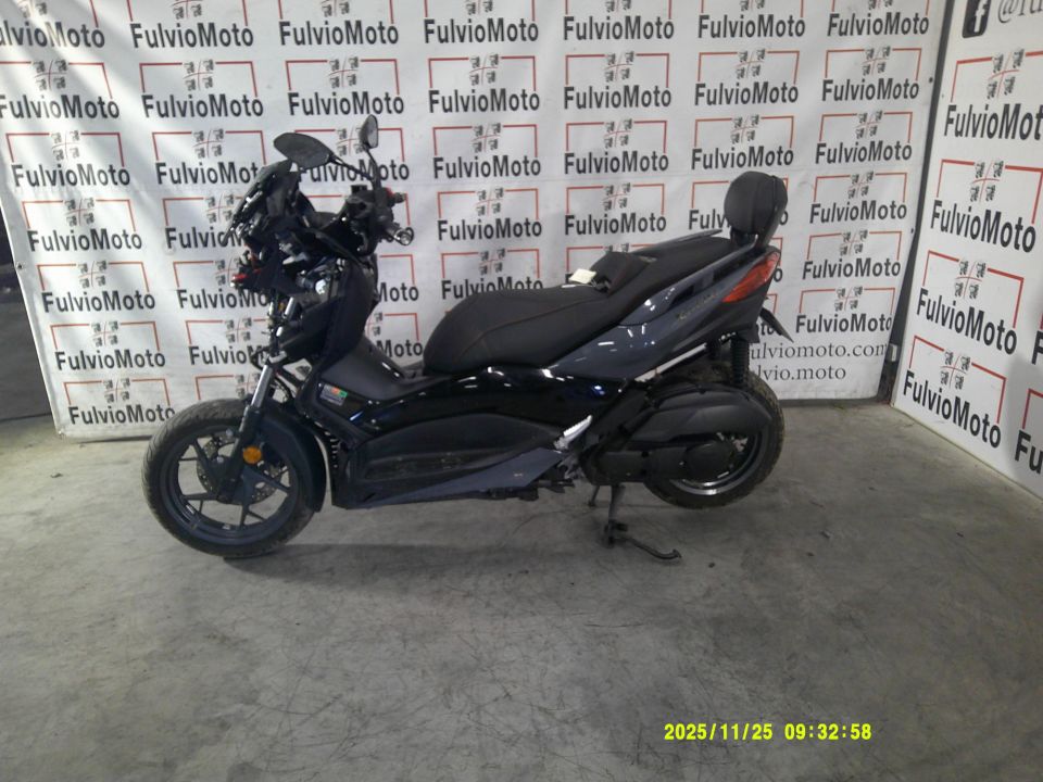 YAMAHA X-MAX 125 4