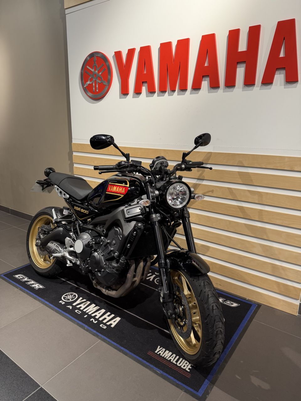 YAMAHA XSR 900 4