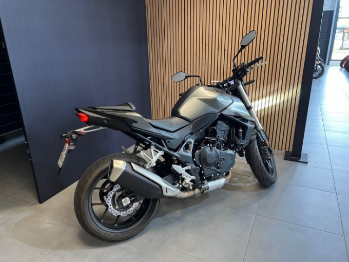 HONDA CB 750 HORNET 4