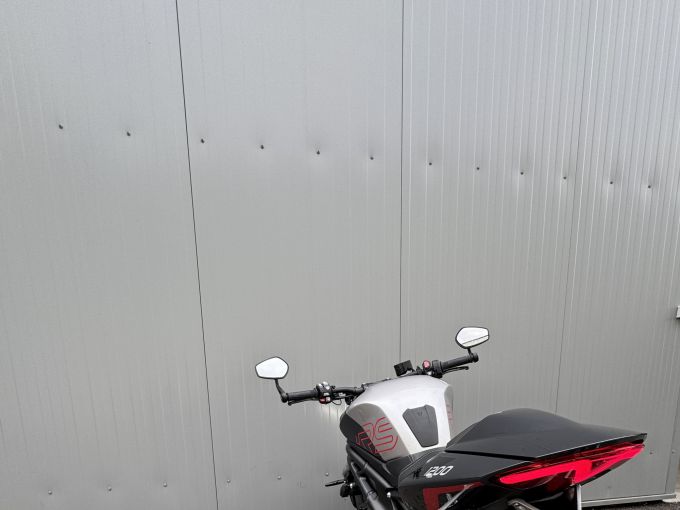 TRIUMPH SPEED TRIPLE 1200 RS 4