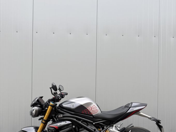 TRIUMPH SPEED TRIPLE 1200 RS 4
