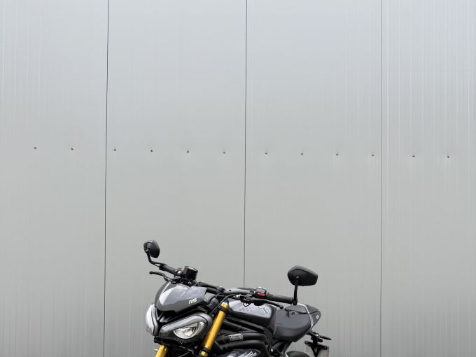 TRIUMPH SPEED TRIPLE 1200 RS 4