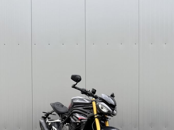 TRIUMPH SPEED TRIPLE 1200 RS 4