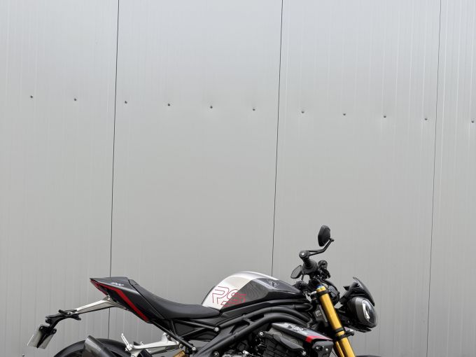 TRIUMPH SPEED TRIPLE 1200 RS 4