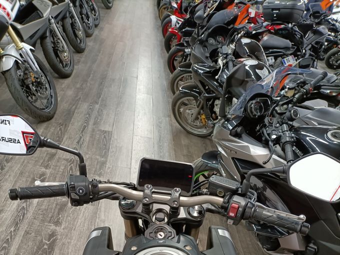 HONDA CB 650 R e-Clutch 4