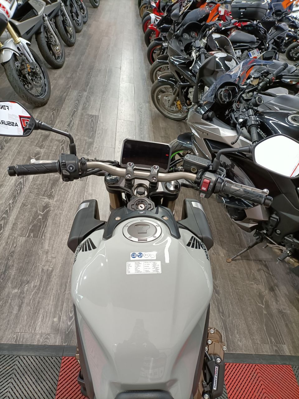 HONDA CB 650 R e-Clutch 4