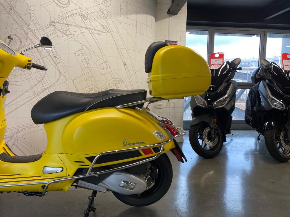 VESPA GTS 125IE SUPER 4