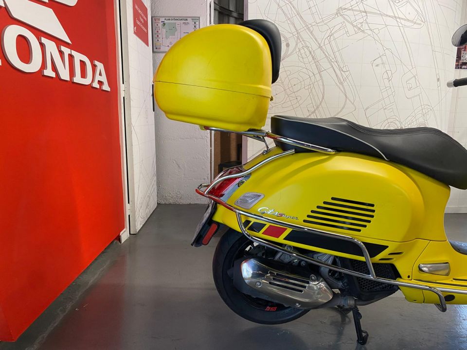 VESPA GTS 125IE SUPER 4