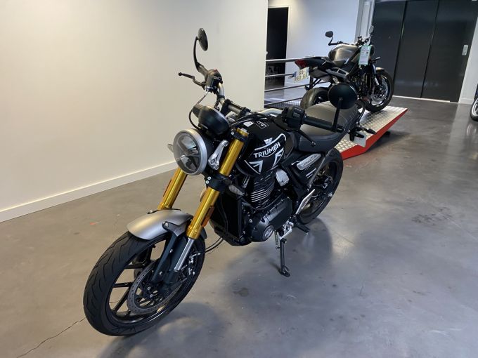 TRIUMPH SPEED 400 4