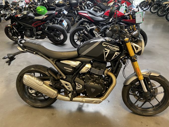 TRIUMPH SPEED 400 4