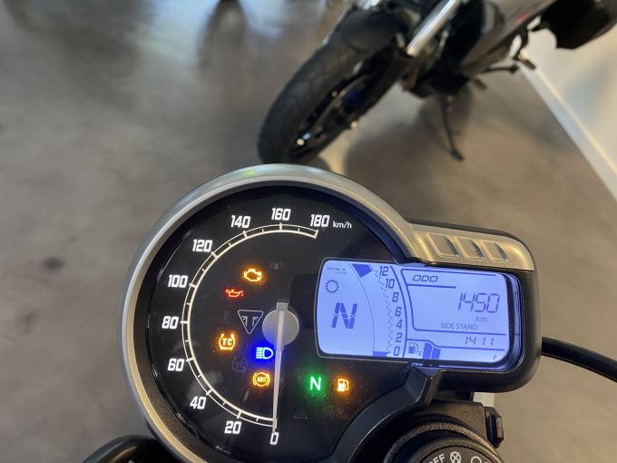 TRIUMPH SPEED 400 4