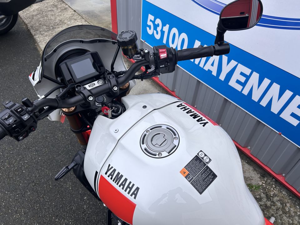 YAMAHA XSR 900 4