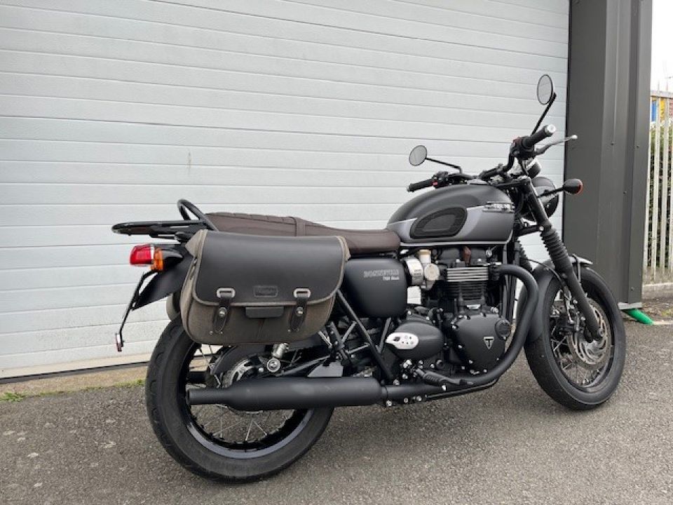 TRIUMPH Bonneville T120 Black 4