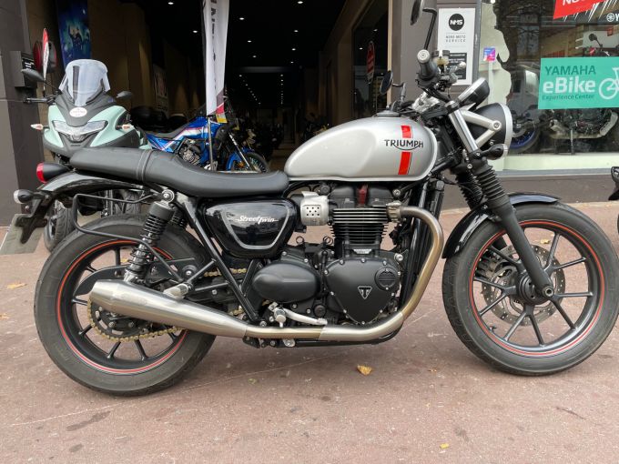 TRIUMPH STREET TWIN  900 4