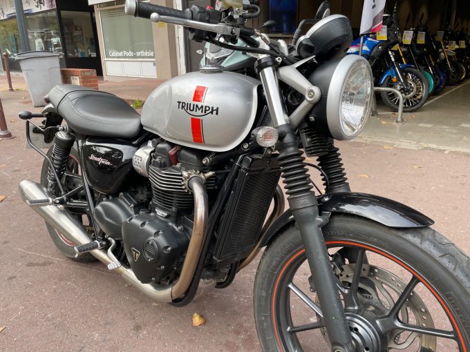 TRIUMPH STREET TWIN  900 4