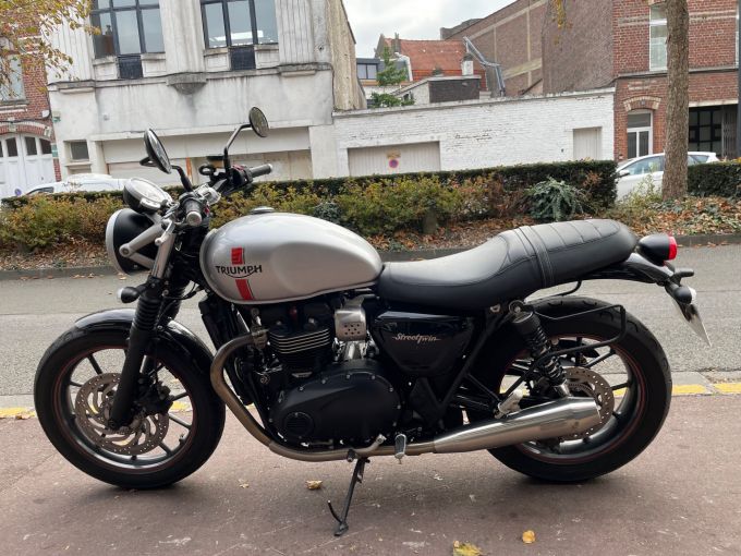 TRIUMPH STREET TWIN  900 4