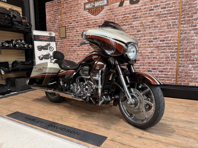 HARLEY-DAVIDSON TOURING ELECTRA GLIDE 1800 ULTRA CVO 4