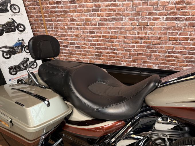 HARLEY-DAVIDSON TOURING ELECTRA GLIDE 1800 ULTRA CVO 4