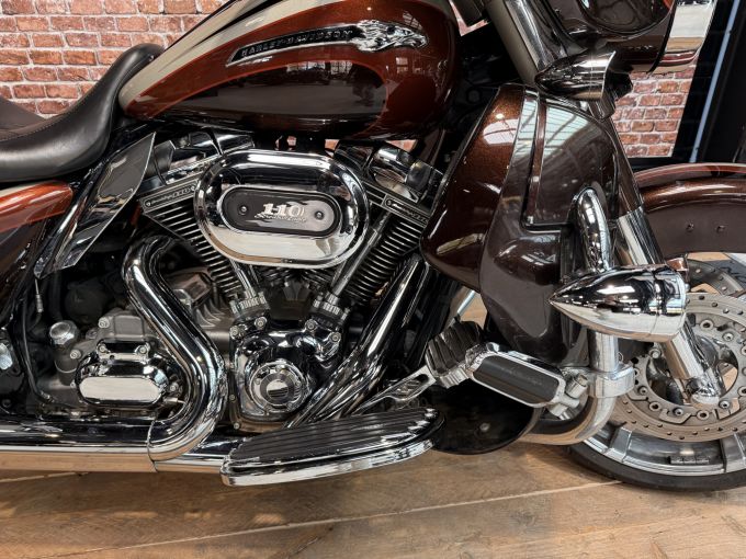 HARLEY-DAVIDSON TOURING ELECTRA GLIDE 1800 ULTRA CVO 4