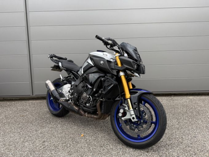 YAMAHA MT-10 4