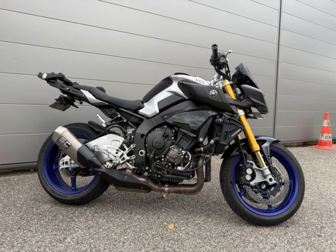 YAMAHA MT-10 4