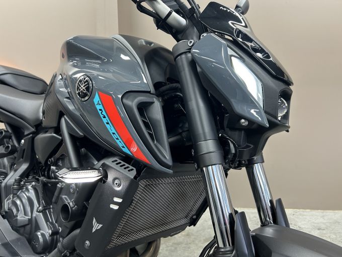 YAMAHA MT-07 (47.5CV) 4