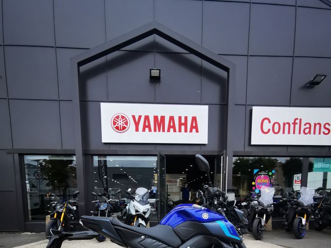 YAMAHA MT-125 4