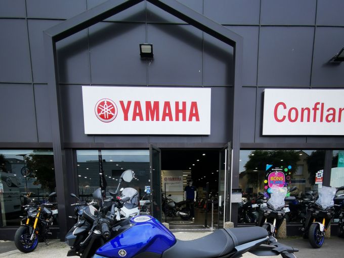 YAMAHA MT-125 4