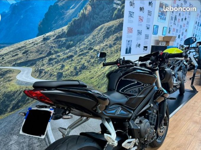 TRIUMPH STREET TRIPLE 660 S 4