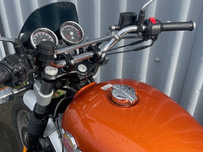 ROYAL ENFIELD INTERCEPTOR 4