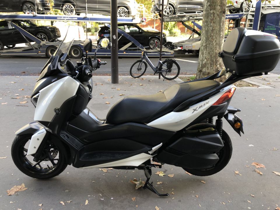 YAMAHA XMAX 300 4