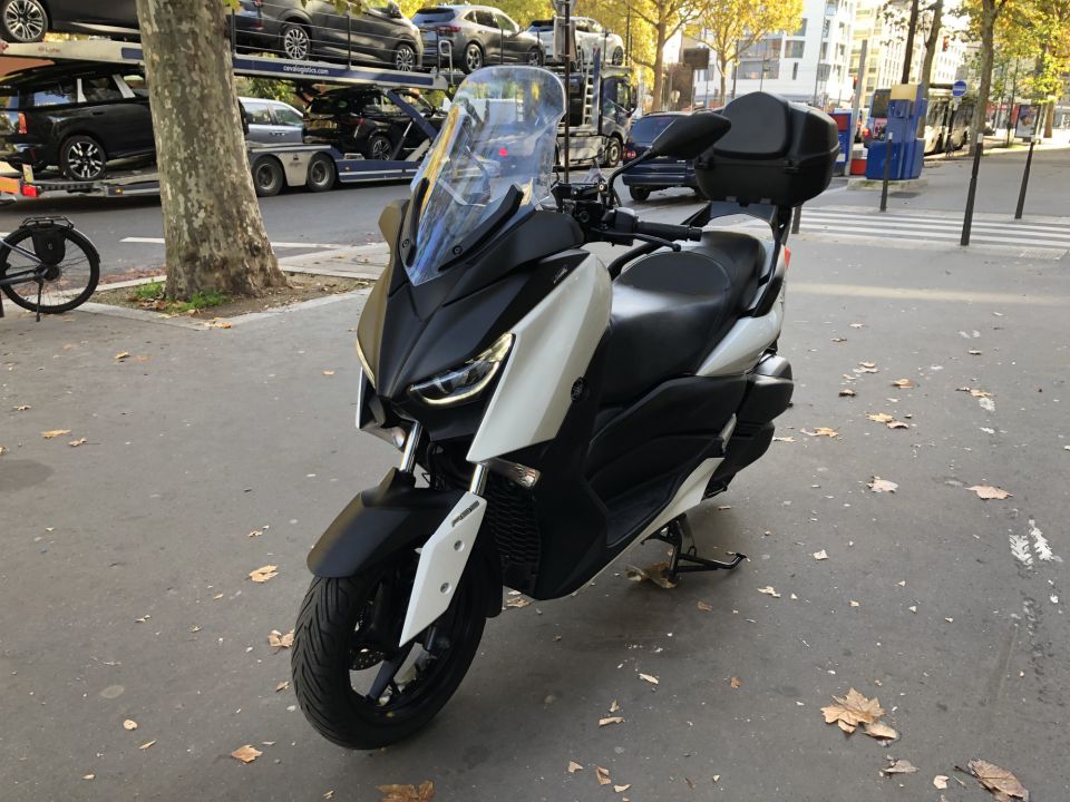 YAMAHA XMAX 300 4
