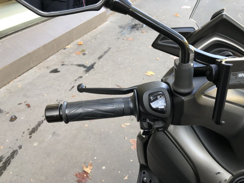 YAMAHA XMAX 300 4