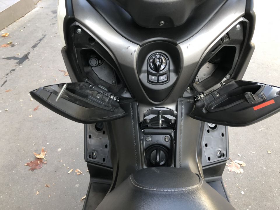 YAMAHA XMAX 300 4