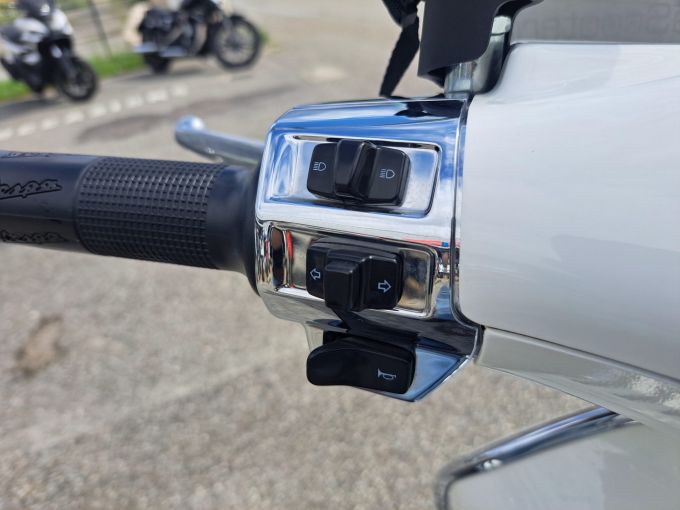 VESPA PRIMAVERA 125 YATCH 4