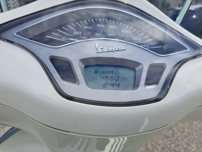 VESPA PRIMAVERA 125 YATCH 4