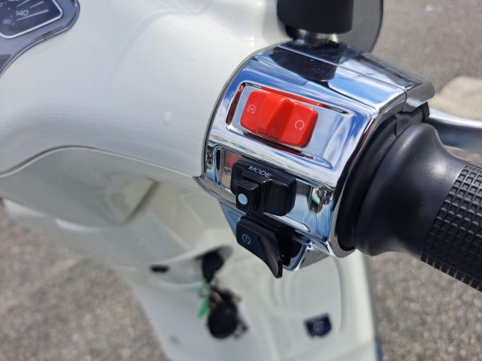 VESPA PRIMAVERA 125 YATCH 4